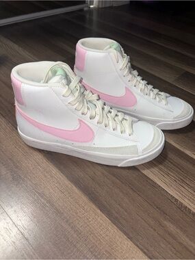 Nike High-Top Sneakers in White with Pink Swoosh